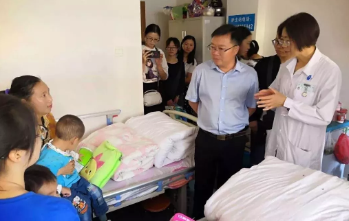全國助殘日——政府、殘聯(lián)、醫(yī)院聯(lián)合慰問暖人心