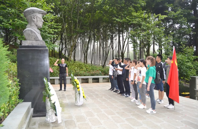 中共保山安利醫(yī)院有限責(zé)任公司支部委員會(huì)開(kāi)展“不忘初心，牢記使命”愛(ài)國(guó)主義專(zhuān)題教育活動(dòng)