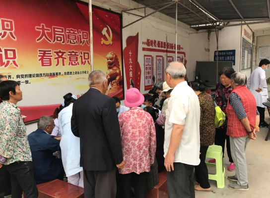 保山安利醫(yī)院到窯灣、龔家莊社區(qū)開展義診活動
