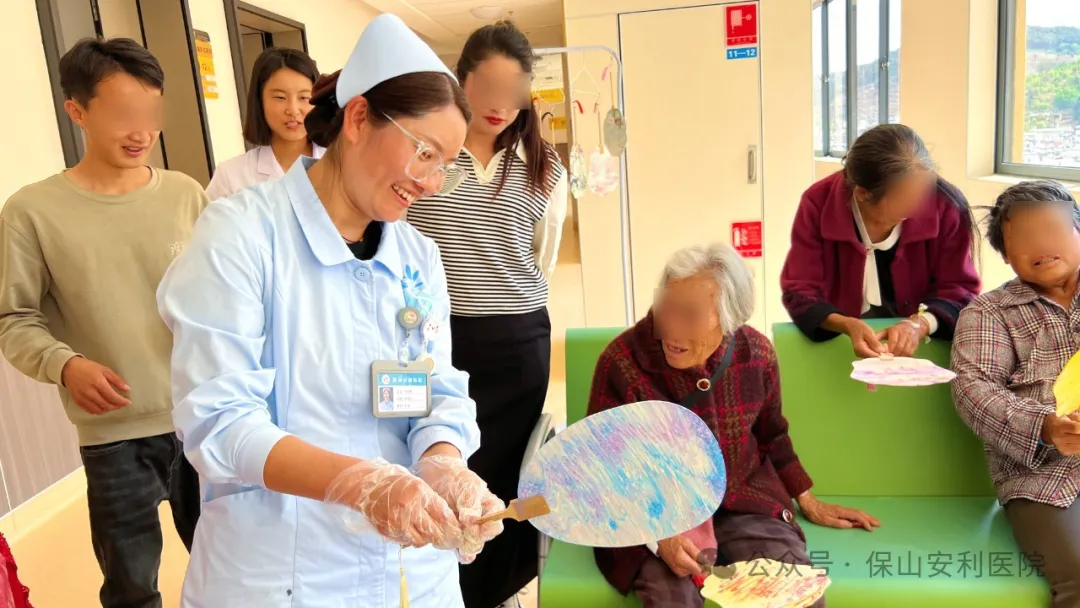 保山安利醫(yī)院腫瘤科開展“漆扇寄溫情，科學(xué)防癌護健康”主題活動