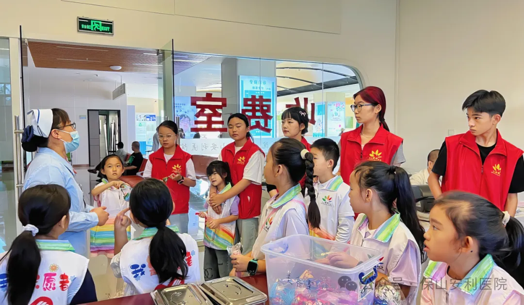 化身小小中醫(yī)師！保山安利醫(yī)院暑期職業(yè)體驗(yàn)，探秘三伏貼的奇妙旅程！